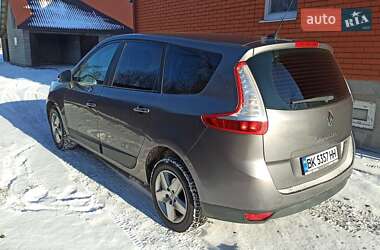 Минивэн Renault Grand Scenic 2012 в 