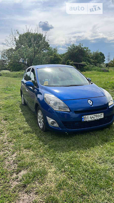 Минивэн Renault Grand Scenic 2010 в 