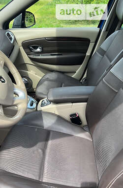 Минивэн Renault Grand Scenic 2010 в 