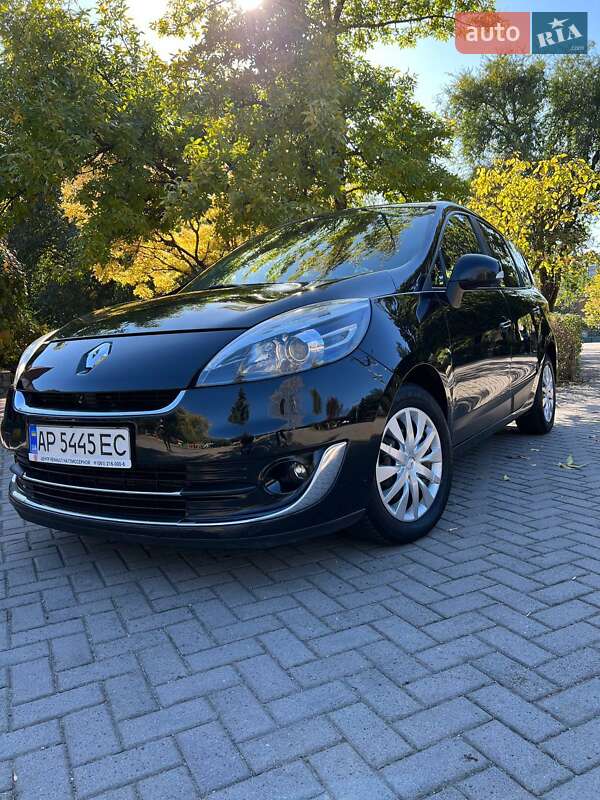 Минивэн Renault Grand Scenic 2012 в Новониколаевке