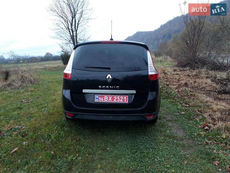 Минивэн Renault Grand Scenic 2010 в Долине