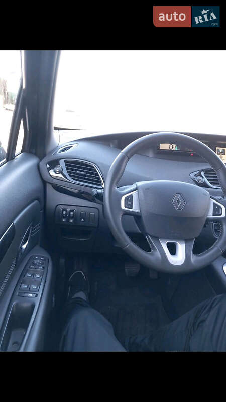 Минивэн Renault Grand Scenic 2010 в Долине