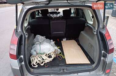 Минивэн Renault Grand Scenic 2004 в 