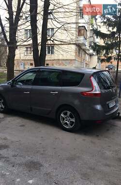 Минивэн Renault Grand Scenic 2011 в 
