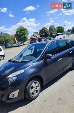 Минивэн Renault Grand Scenic 2010 в 