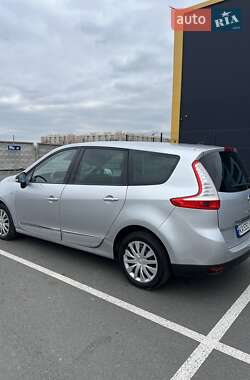 Минивэн Renault Grand Scenic 2012 в 