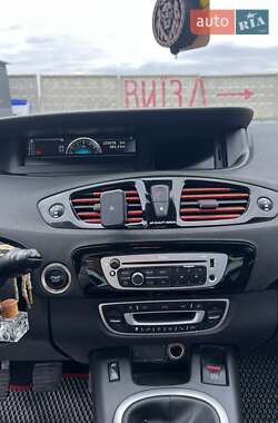 Минивэн Renault Grand Scenic 2012 в 
