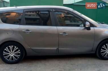 Минивэн Renault Grand Scenic 2011 в 