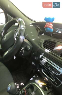 Минивэн Renault Grand Scenic 2012 в 