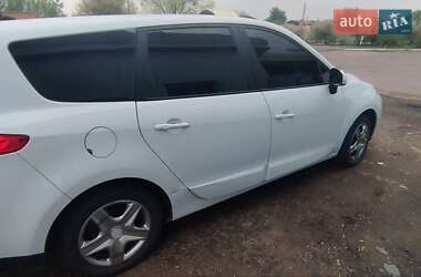 Минивэн Renault Grand Scenic 2011 в 