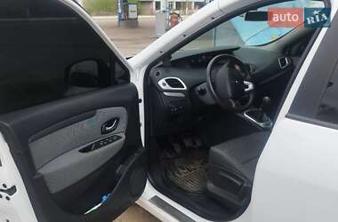 Минивэн Renault Grand Scenic 2011 в 