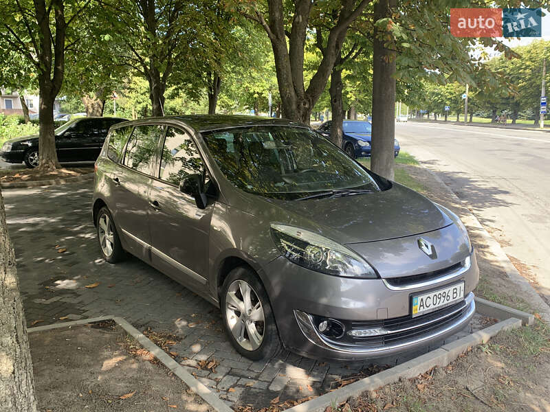 Минивэн Renault Grand Scenic 2012 в 