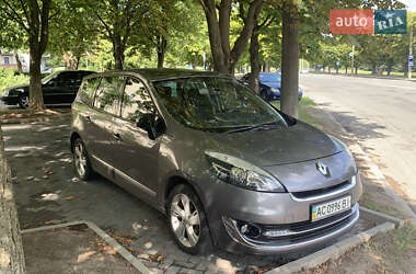 Минивэн Renault Grand Scenic 2012 в 