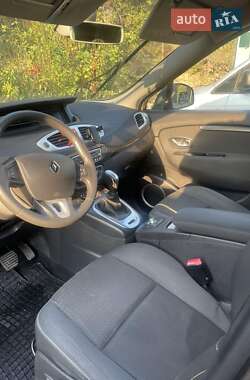 Минивэн Renault Grand Scenic 2011 в 