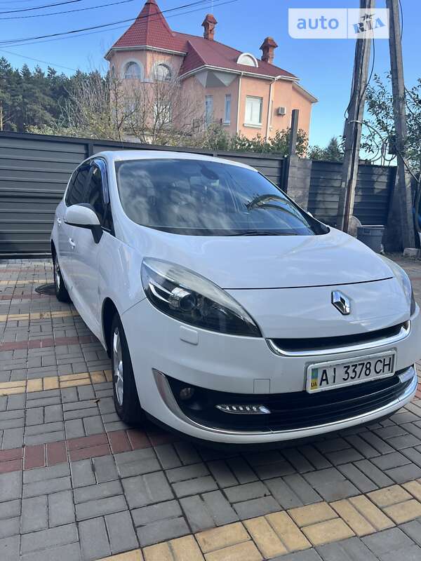 Минивэн Renault Grand Scenic 2013 в 