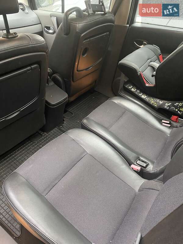 Минивэн Renault Grand Scenic 2005 в Владимире