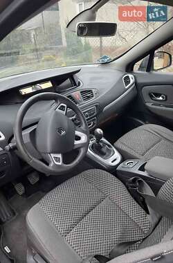 Минивэн Renault Grand Scenic 2011 в 