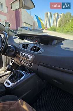 Минивэн Renault Grand Scenic 2015 в 