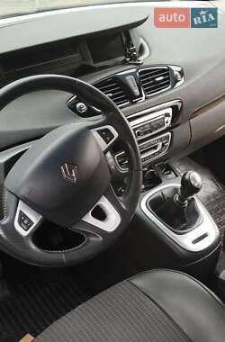 Минивэн Renault Grand Scenic 2012 в 