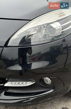 Минивэн Renault Grand Scenic 2012 в 