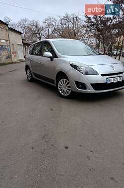 Минивэн Renault Grand Scenic 2010 в 