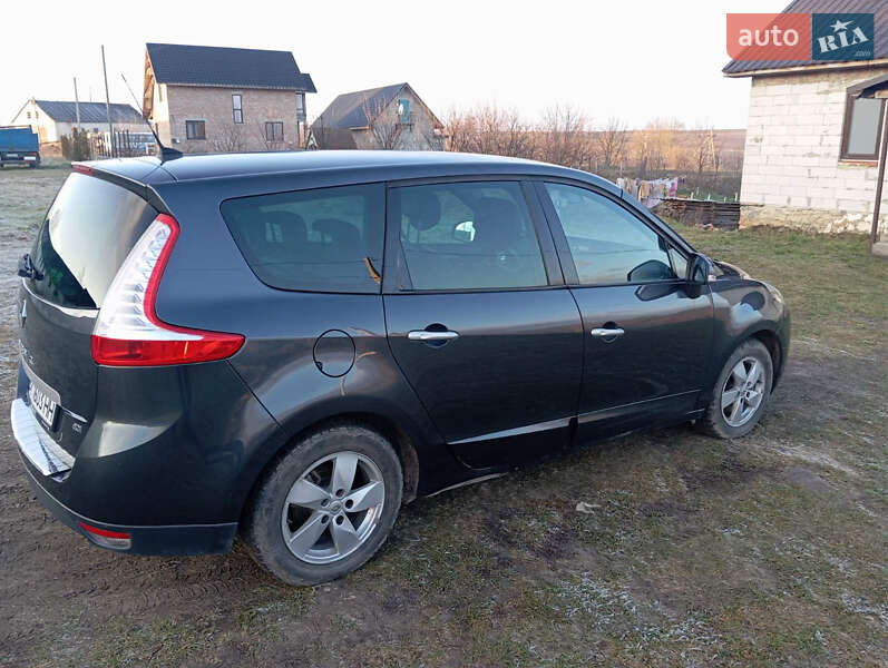 Минивэн Renault Grand Scenic 2011 в 