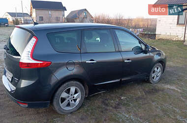Минивэн Renault Grand Scenic 2011 в 