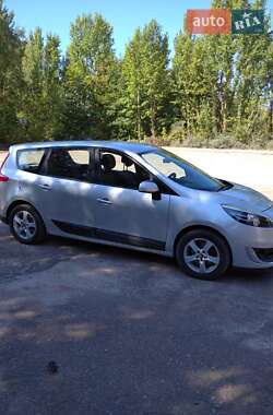 Минивэн Renault Grand Scenic 2012 в 