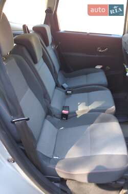 Минивэн Renault Grand Scenic 2012 в 