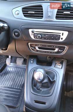 Минивэн Renault Grand Scenic 2012 в 