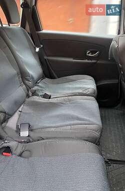Минивэн Renault Grand Scenic 2014 в 