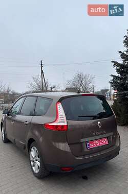 Минивэн Renault Grand Scenic 2011 в 