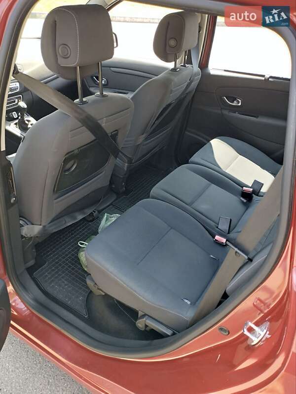 Минивэн Renault Grand Scenic 2010 в Александрие