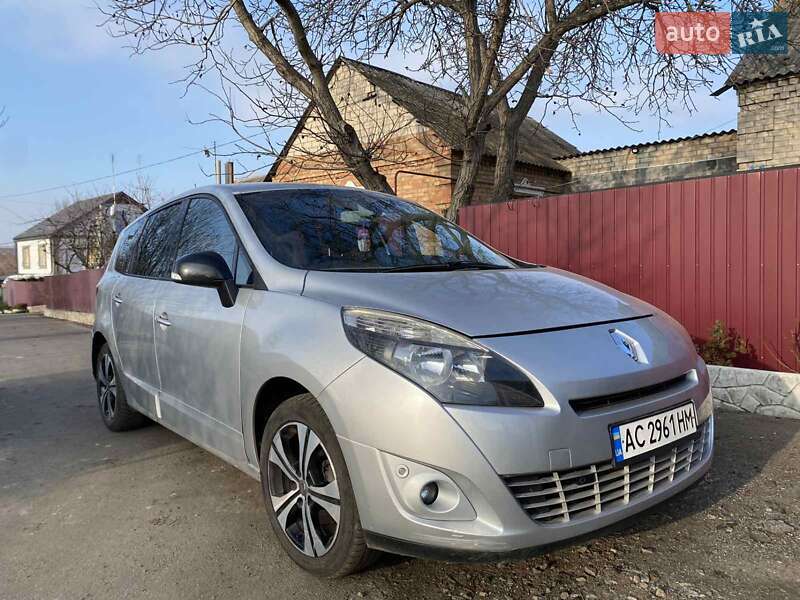 Минивэн Renault Grand Scenic 2011 в 