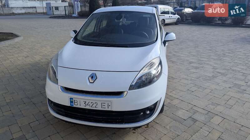 Минивэн Renault Grand Scenic 2012 в 