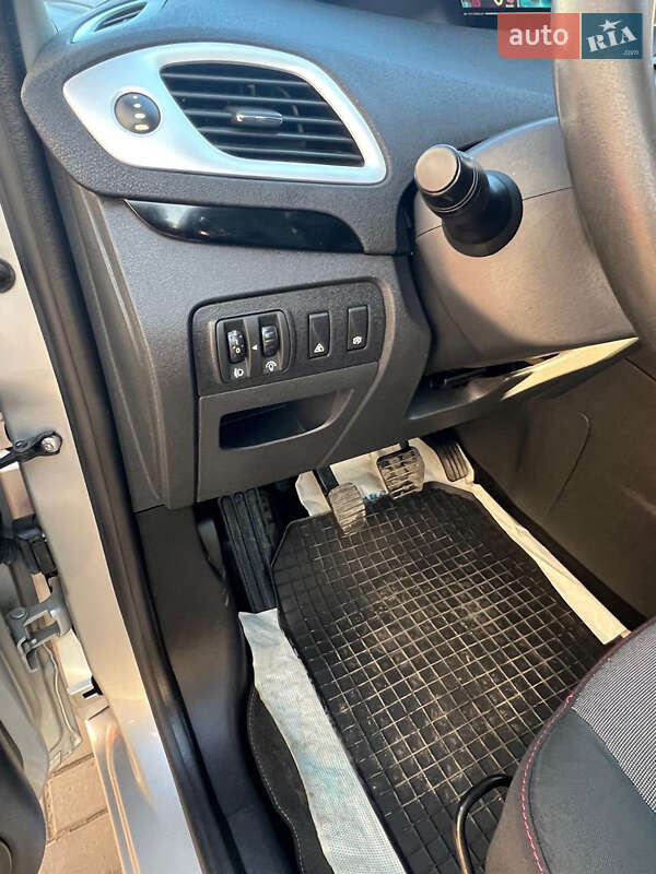 Минивэн Renault Grand Scenic 2012 в Киеве