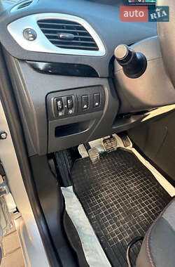 Минивэн Renault Grand Scenic 2012 в 