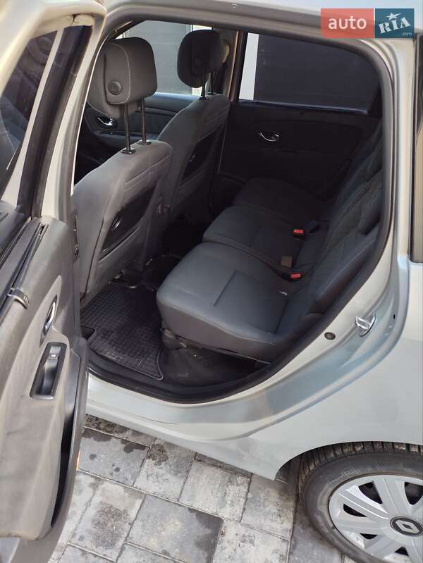 Минивэн Renault Grand Scenic 2010 в Ивано-Франковске фото 18 Минивэн Renault Grand Scenic 2010 в Ивано-Франковске