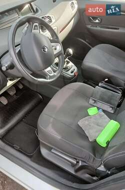Минивэн Renault Grand Scenic 2012 в 