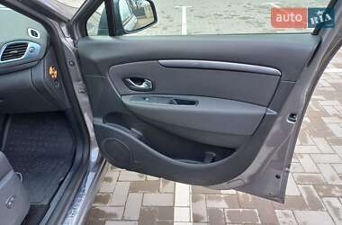 Минивэн Renault Grand Scenic 2015 в 