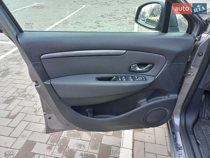 Мінівен Renault Grand Scenic 2015 в Луцьку