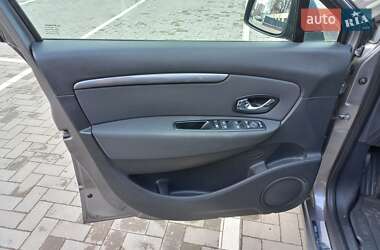 Минивэн Renault Grand Scenic 2015 в 
