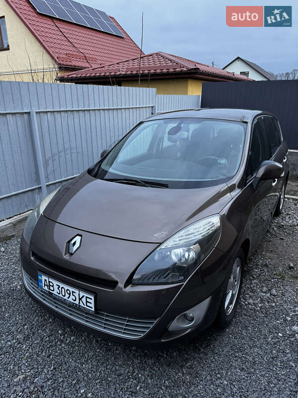 Минивэн Renault Grand Scenic 2010 в 