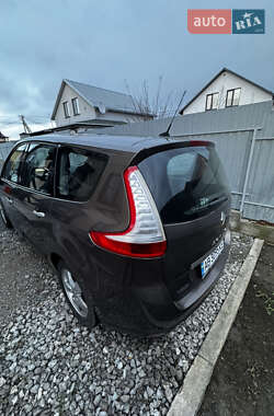 Минивэн Renault Grand Scenic 2010 в 