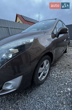 Минивэн Renault Grand Scenic 2010 в 