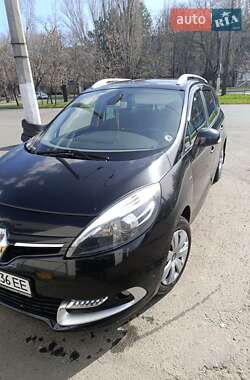 Минивэн Renault Grand Scenic 2015 в 