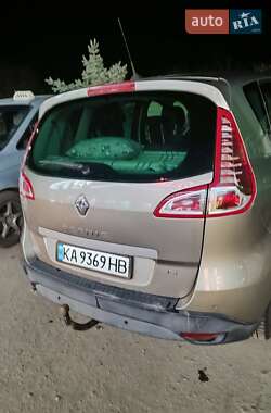 Минивэн Renault Grand Scenic 2011 в 