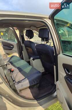Минивэн Renault Grand Scenic 2011 в 