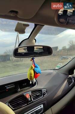 Минивэн Renault Grand Scenic 2011 в 