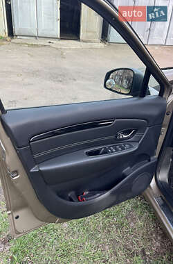 Минивэн Renault Grand Scenic 2013 в 